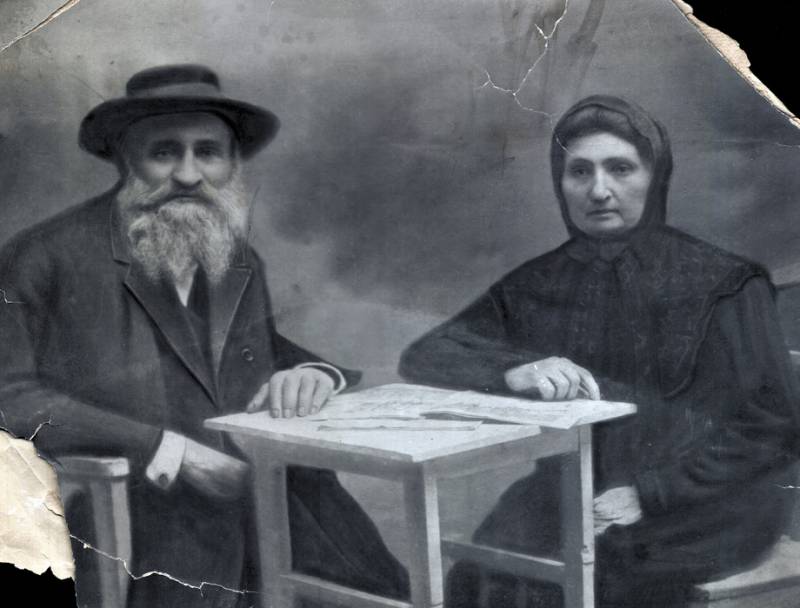 Farkas Vilmos és neje, Szatmárnémeti, 1900-as évek eleje (forrás: Centropa.org)